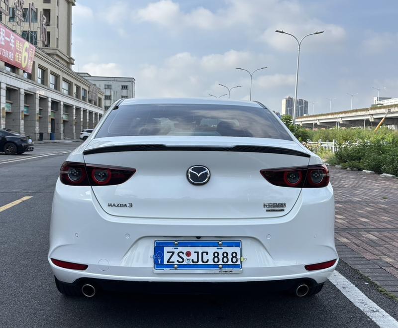 Mazda 3 - фото 4