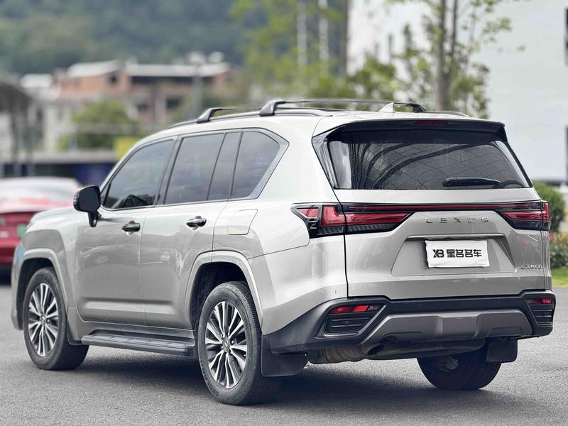 Lexus LX - фото 3