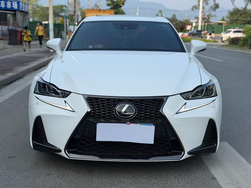 Lexus IS - фото 1