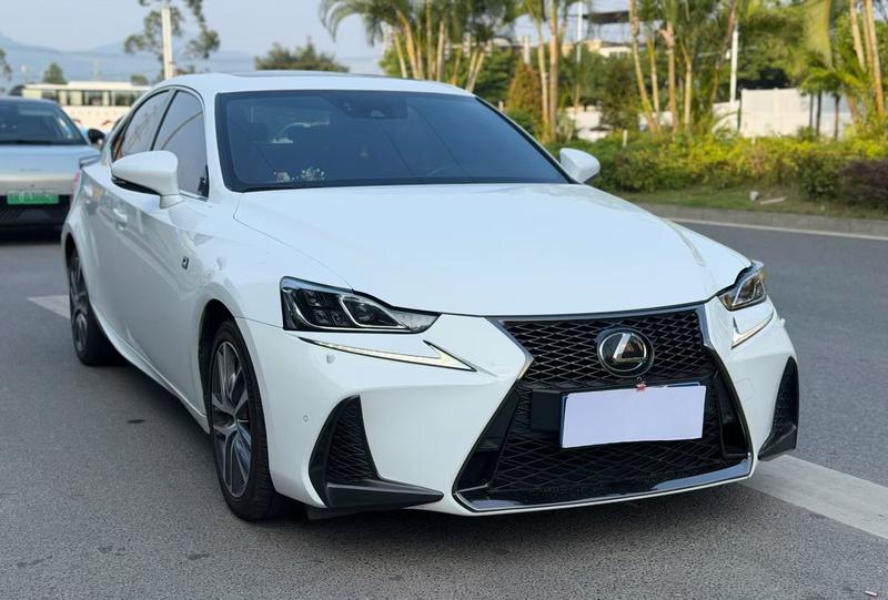 Lexus IS - фото 2