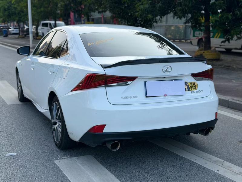 Lexus IS - фото 3