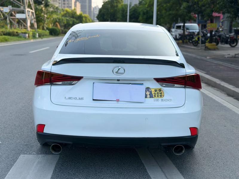 Lexus IS - фото 4