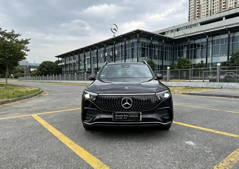 Mercedes-Benz EQB - фото 1