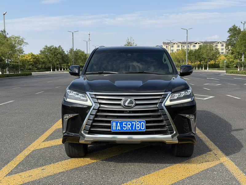 Lexus LX - фото 1