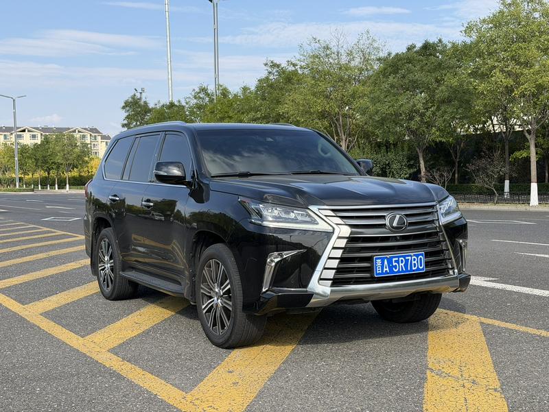 Lexus LX - фото 2