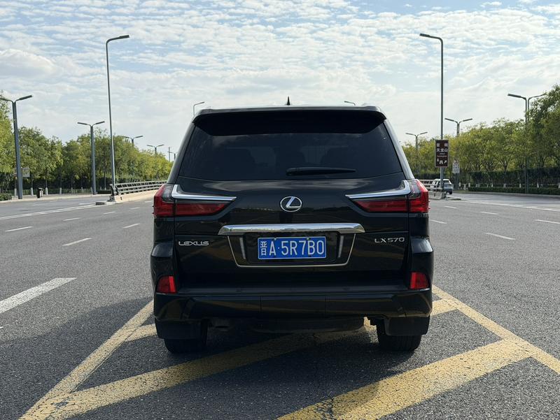 Lexus LX - фото 3