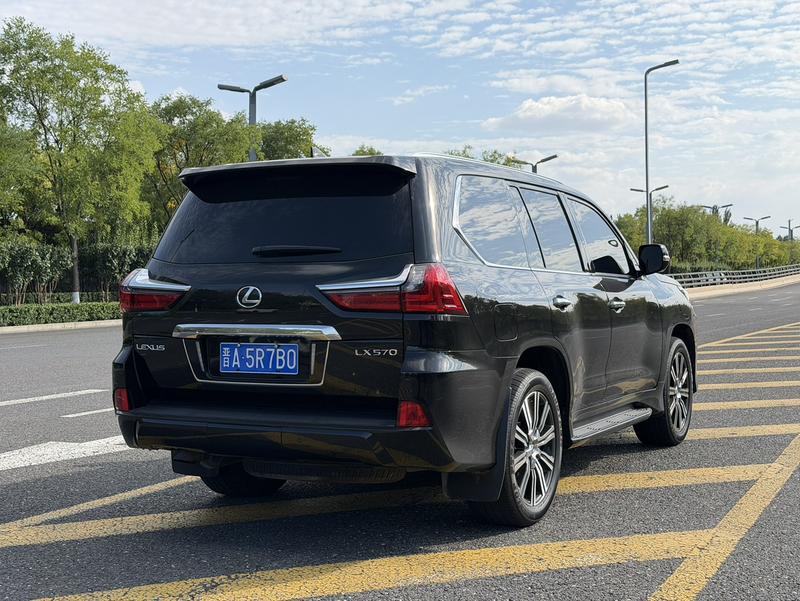 Lexus LX - фото 4