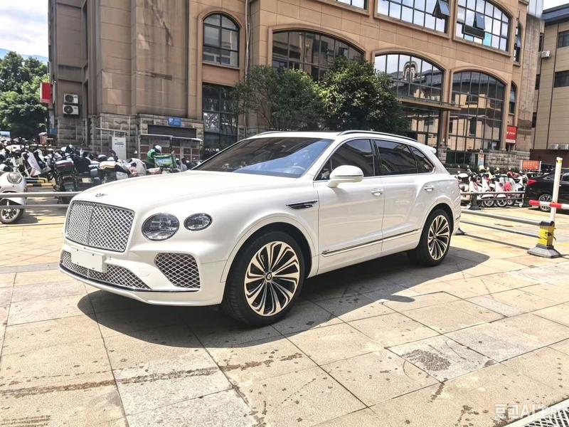 Bentley Bentayga PHEV - фото 0