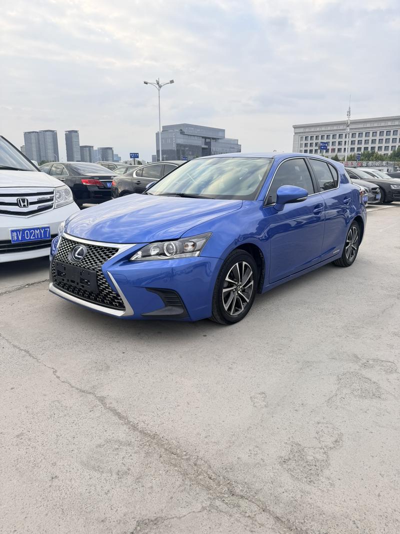 Lexus CT - фото 0