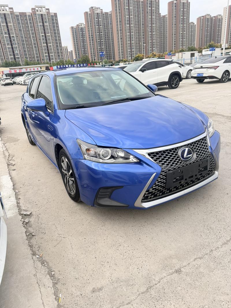 Lexus CT - фото 2