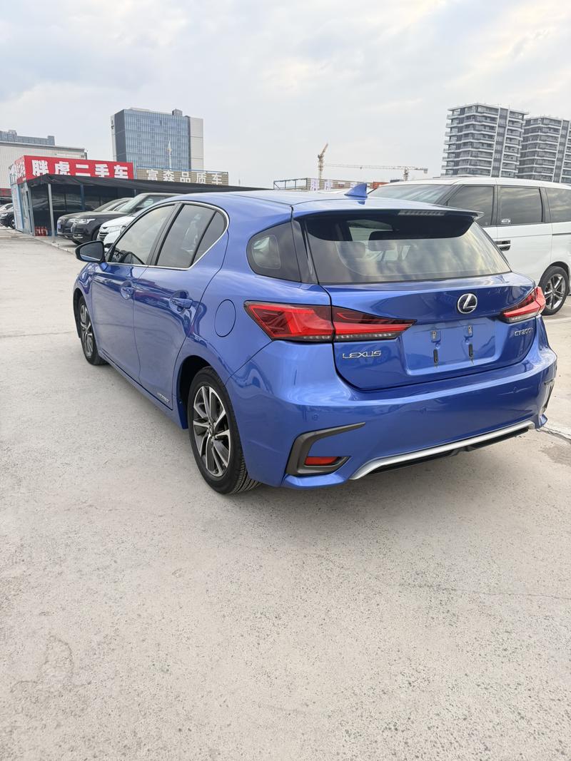 Lexus CT - фото 3
