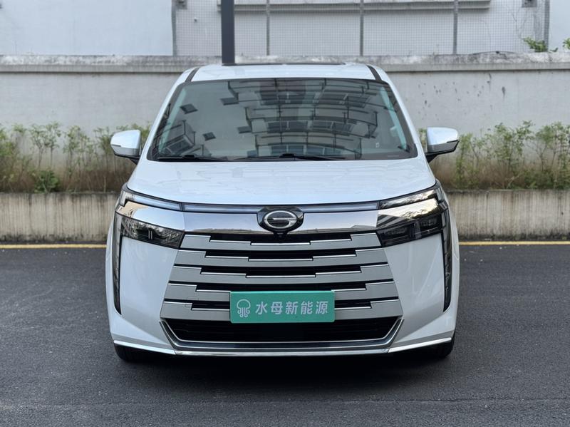 GAC Trumpchi E8 PHEV - фото 1