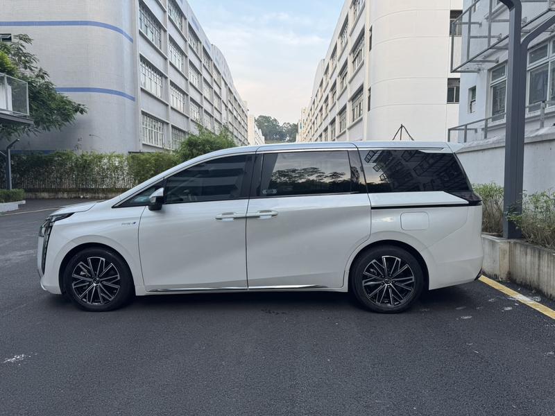 GAC Trumpchi E8 PHEV - фото 3