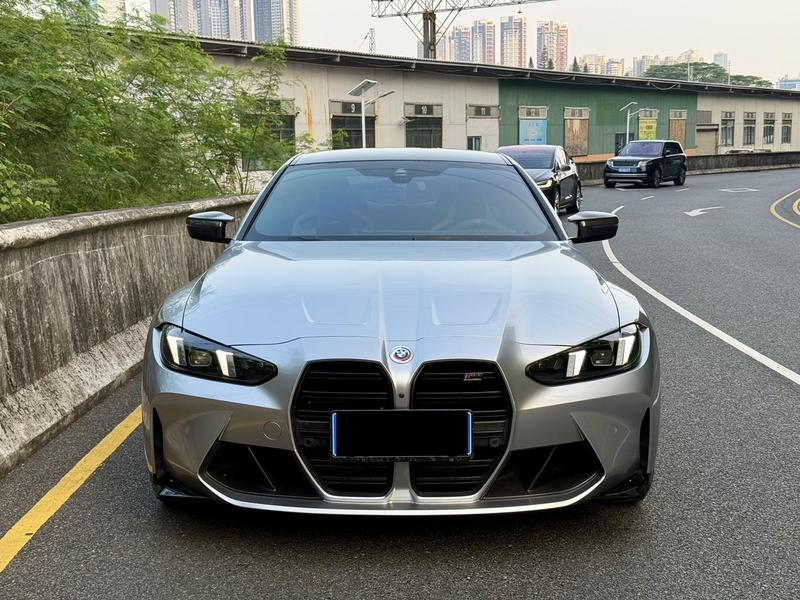 BMW M4 - фото 1
