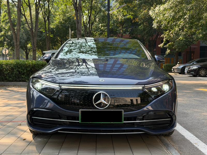 Mercedes-Benz EQS - фото 1