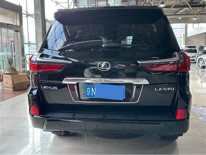 Lexus LX - фото 4