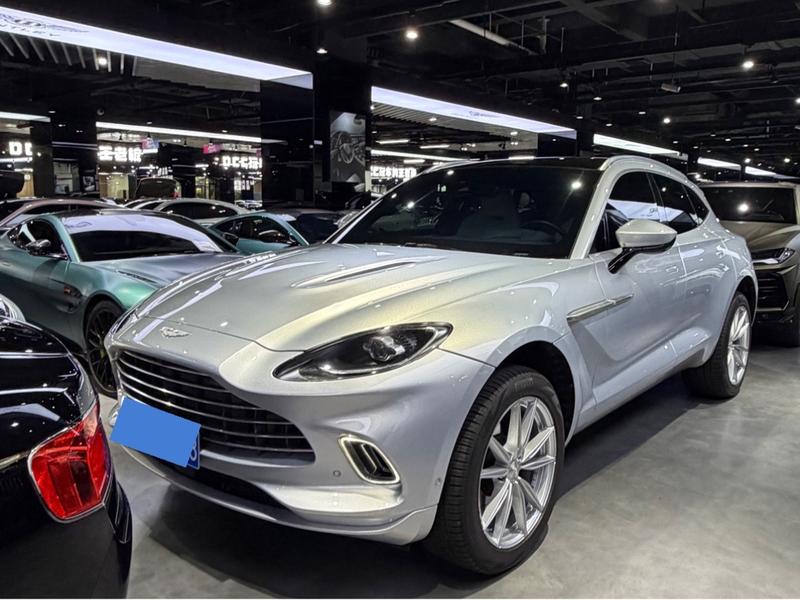 Aston Martin DBX - фото 0