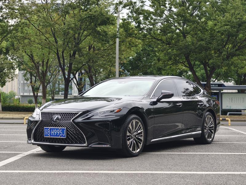Lexus LS - фото 0