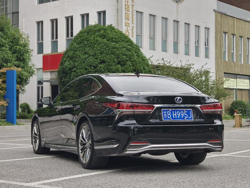 Lexus LS - фото 4