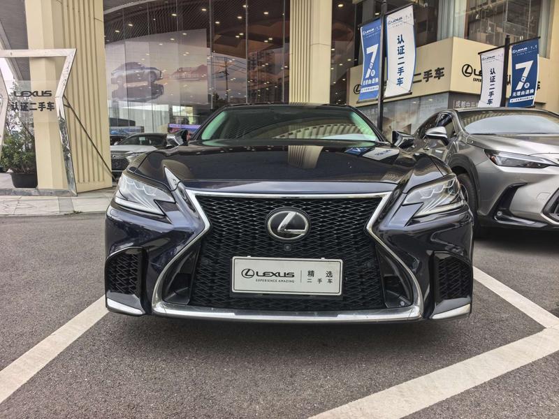 Lexus LS - фото 1