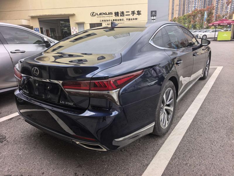 Lexus LS - фото 3
