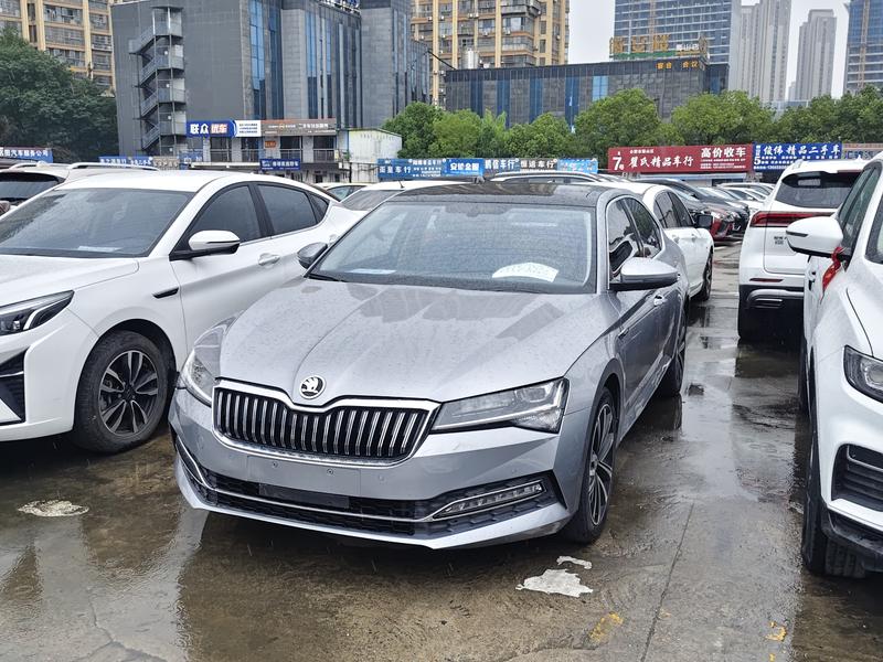 Skoda Superb - фото 0