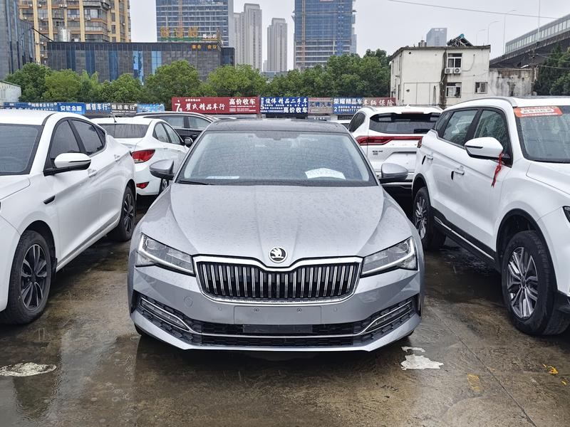 Skoda Superb - фото 1