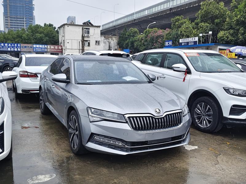 Skoda Superb - фото 2