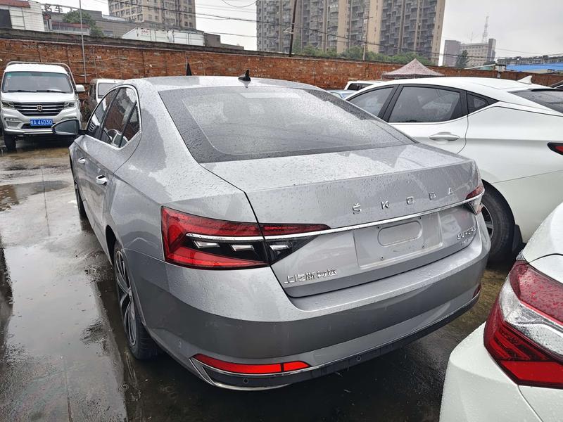 Skoda Superb - фото 3