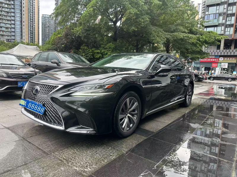 Lexus LS - фото 0
