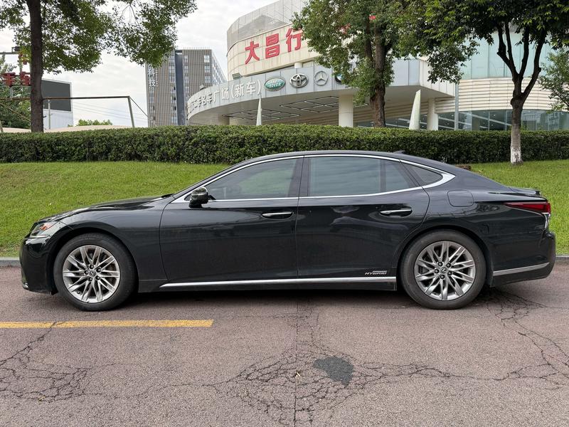 Lexus LS - фото 2
