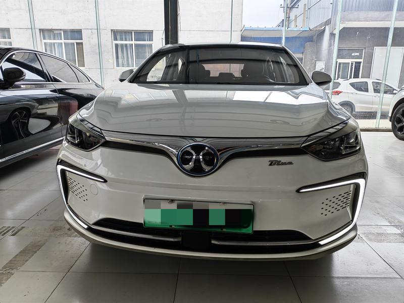 BAIC EU5 - фото 1