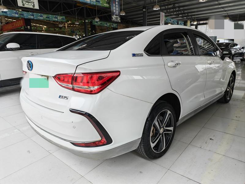 BAIC EU5 - фото 4