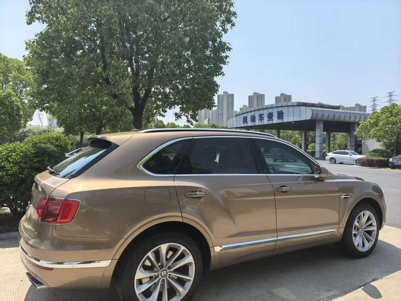 Bentley Bentayga - фото 3