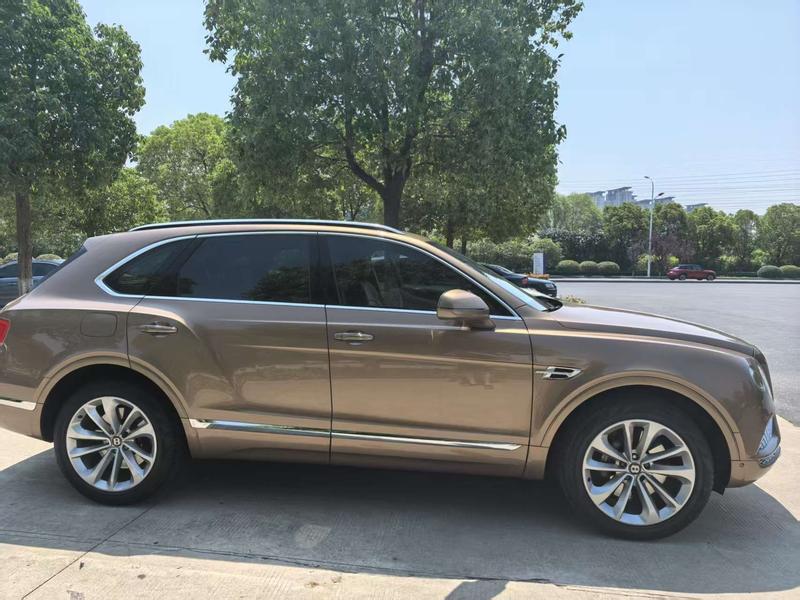 Bentley Bentayga - фото 4