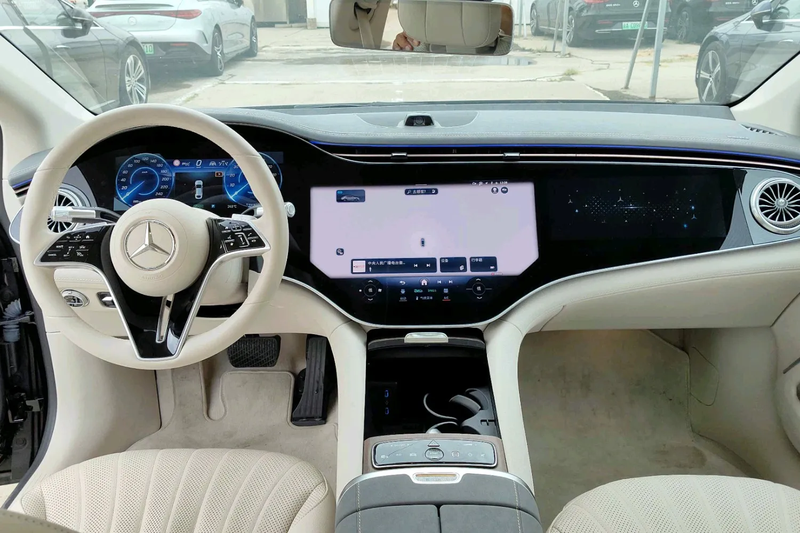 Mercedes-Benz EQS - фото 1