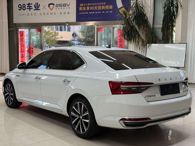 Skoda Superb - фото 3