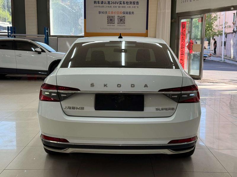 Skoda Superb - фото 4