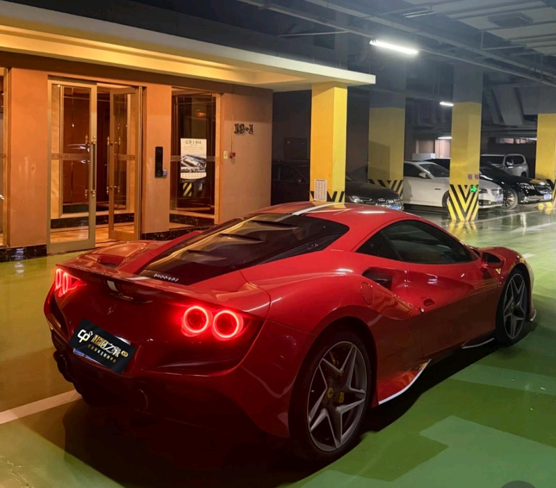 Ferrari F8 - фото 2