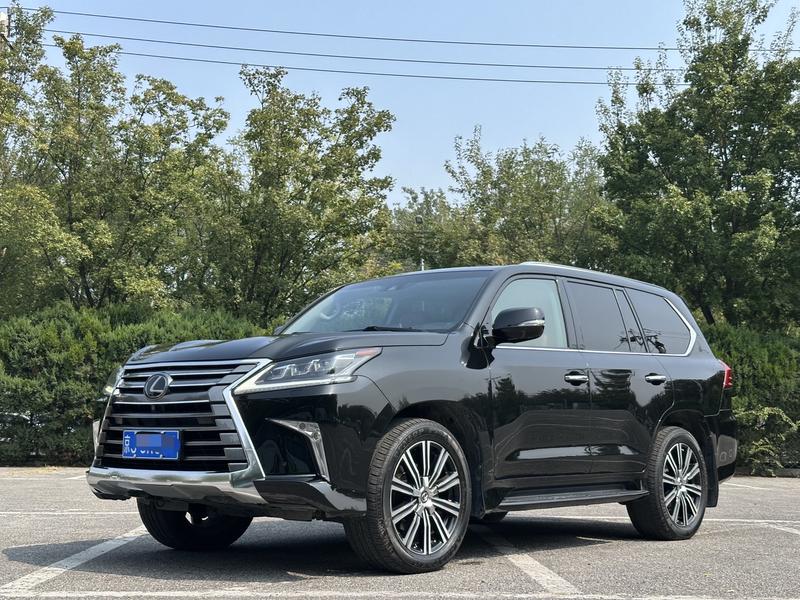 Lexus LX - фото 0