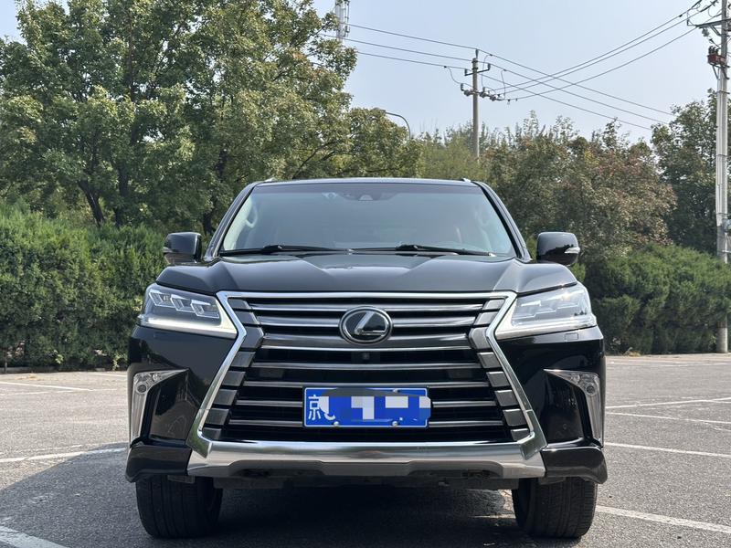 Lexus LX - фото 1