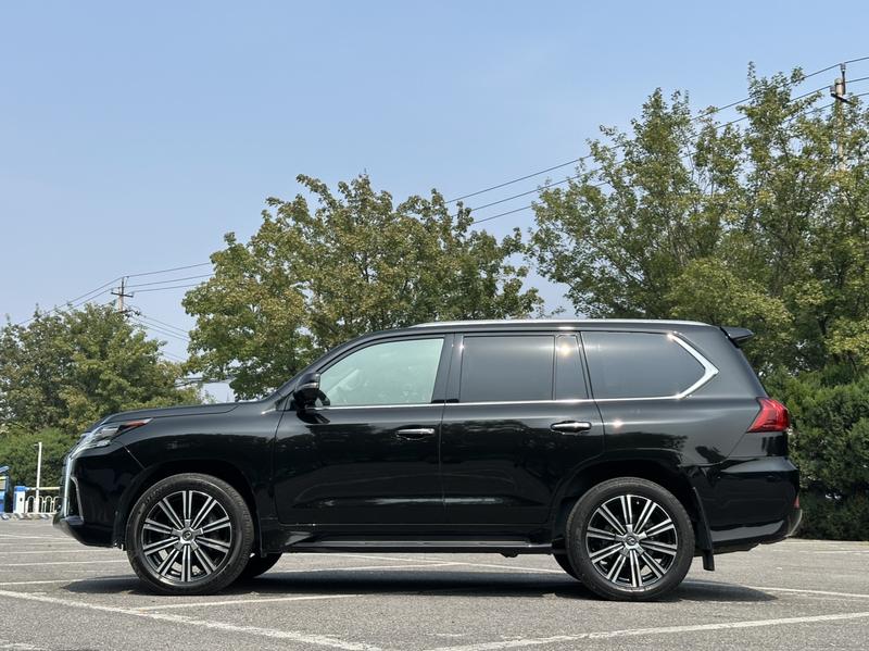 Lexus LX - фото 2