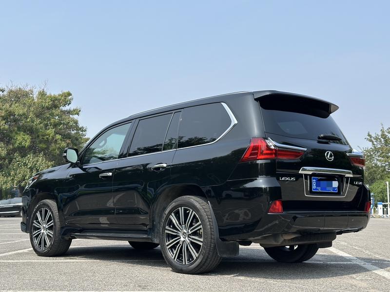 Lexus LX - фото 3