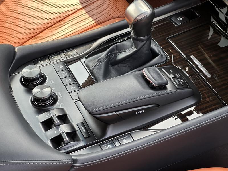 Lexus LX - фото 4