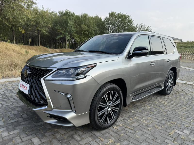 Lexus LX - фото 0