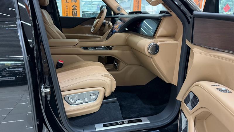 Yangwang U8L - фото 2