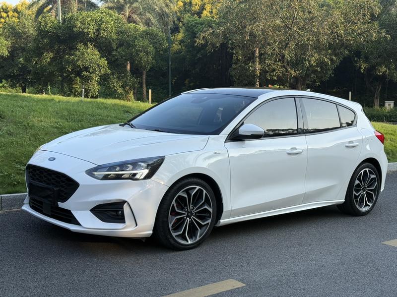 Ford Focus - фото 0