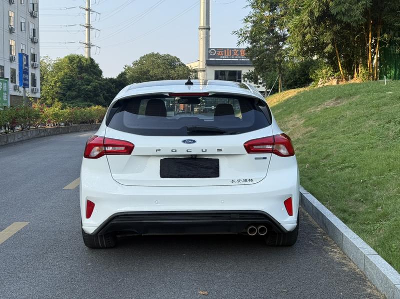 Ford Focus - фото 4