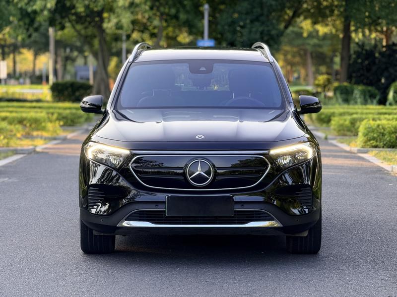 Mercedes-Benz EQB - фото 1