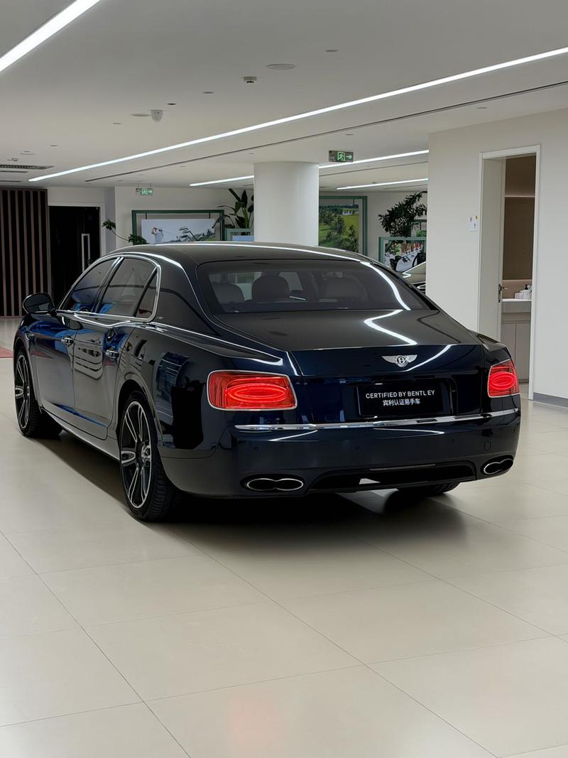Bentley Flying Spur - фото 2